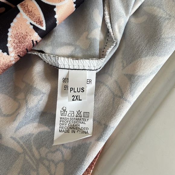 NWOT Sz 2XL Plus Top Comfortable Pull Over Head Feminine Pattern - Picture 3 of 5